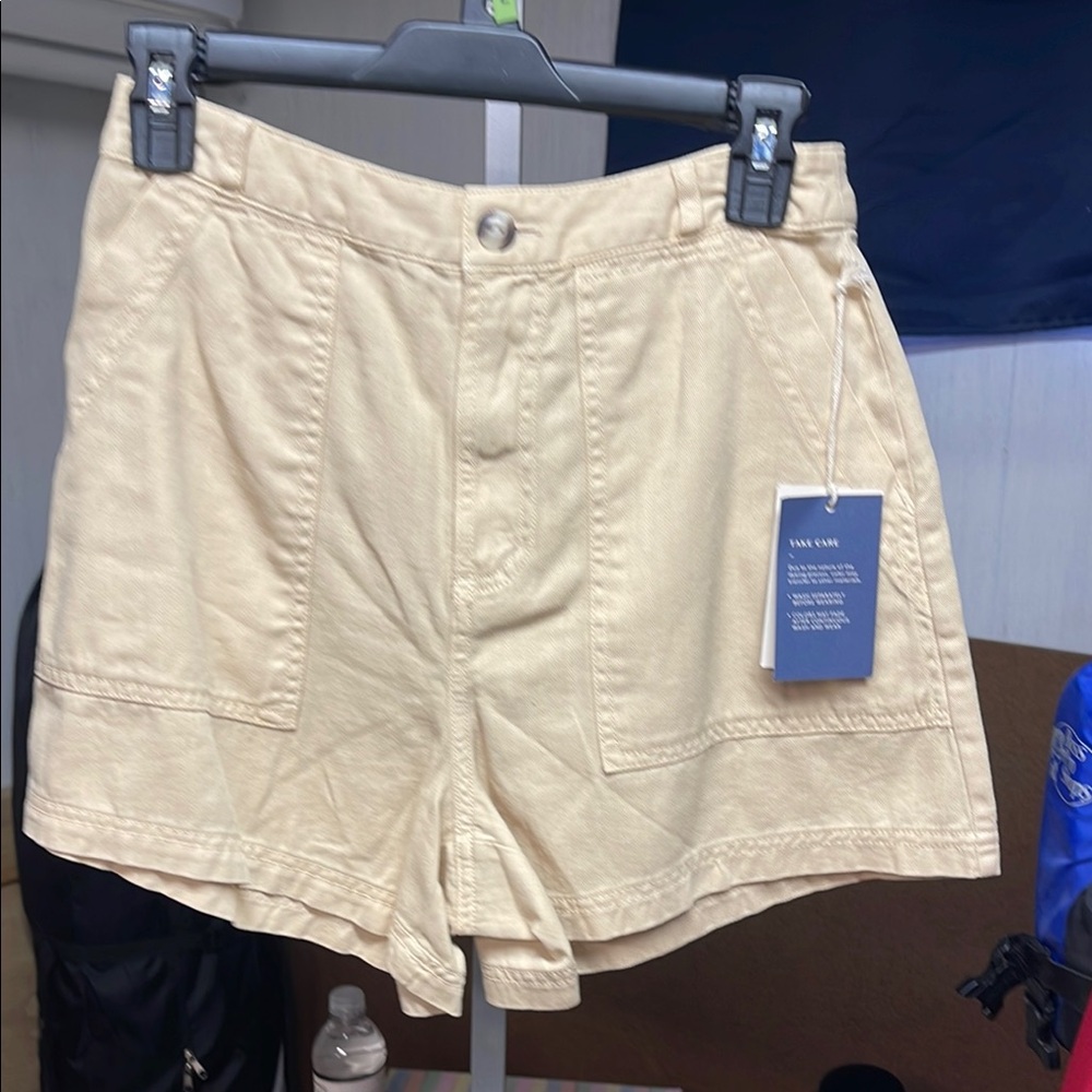 Universal Thread Women's Tan Shorts